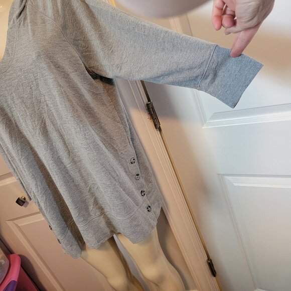 C Active Heathered Gray Knit 3/4 Sleeve Hoodie w/ Button Detail at Hem/Hip - Picture 5 of 11